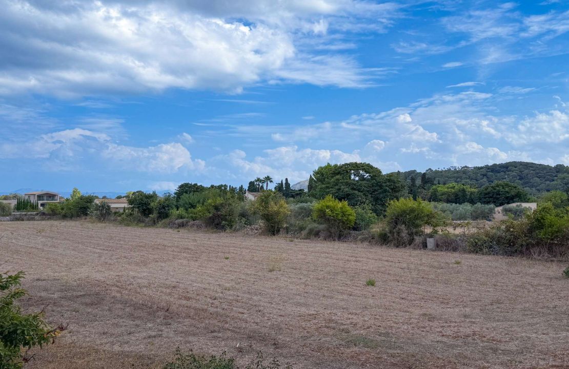Country house with holiday rental license in Puerto Pollensa Mallorca with project to build a new house with pool